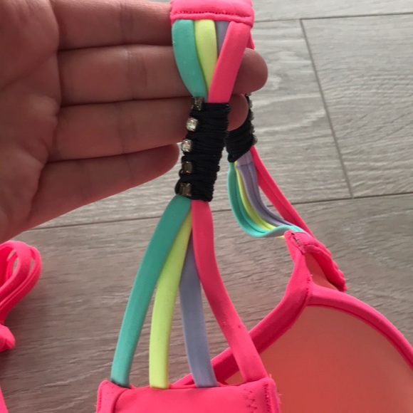 Victoria’s Secret bikini tops - Picture 6 of 7